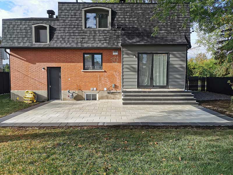 Modern patio design with pave-uni