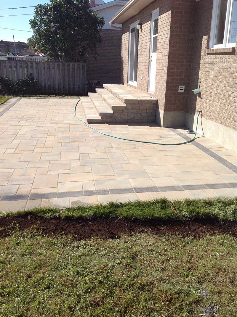 Great mix of colour design on a nice paver patio