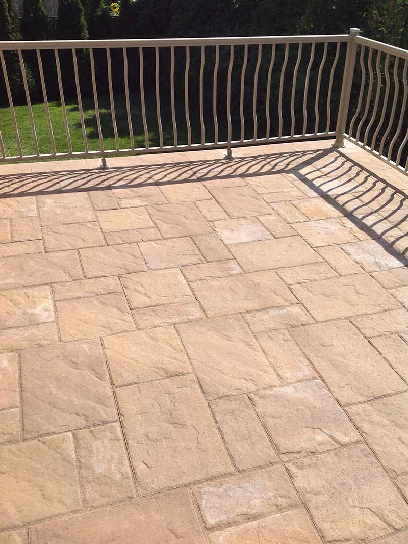 Patio with pave-uni