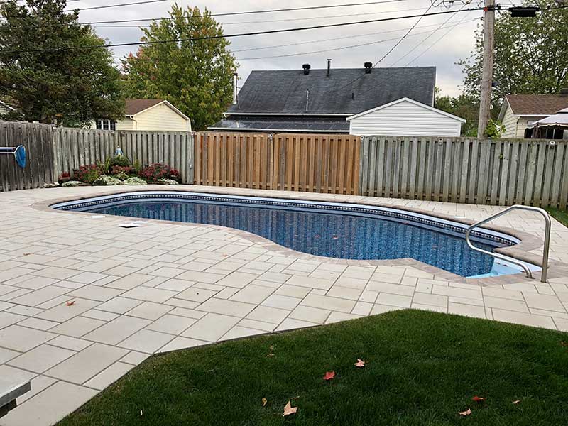 Clean paver design around a pool